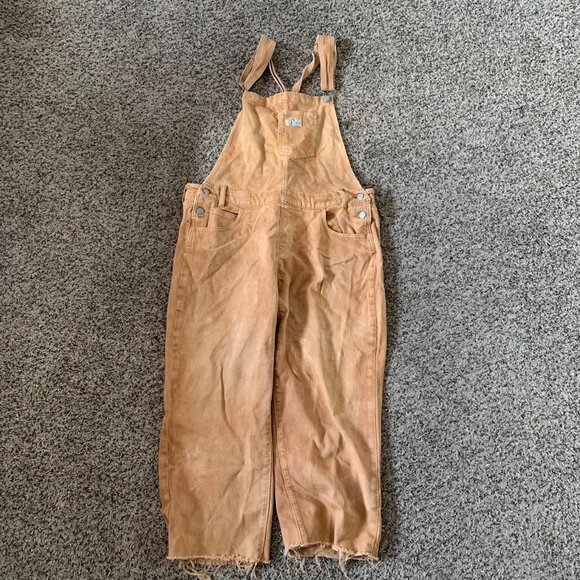 Levi’s overalls with a distressed look #distresseddenim - Picture 1 of 7